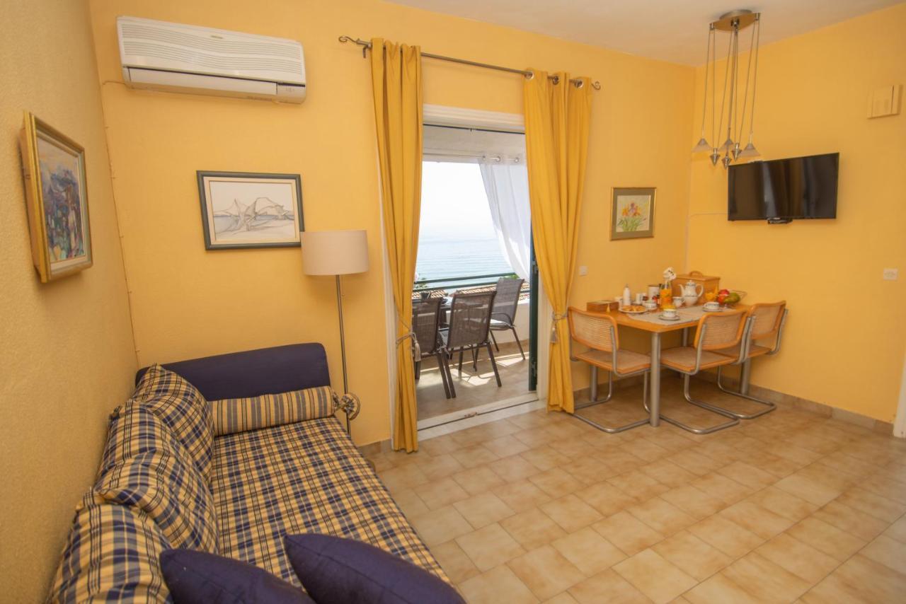 Alexandras On The Beach And Pool Apt Glyfada  Exteriör bild