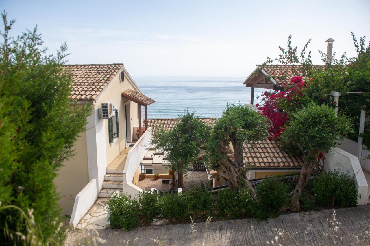 Alexandras On The Beach And Pool Apt Glyfada  Exteriör bild